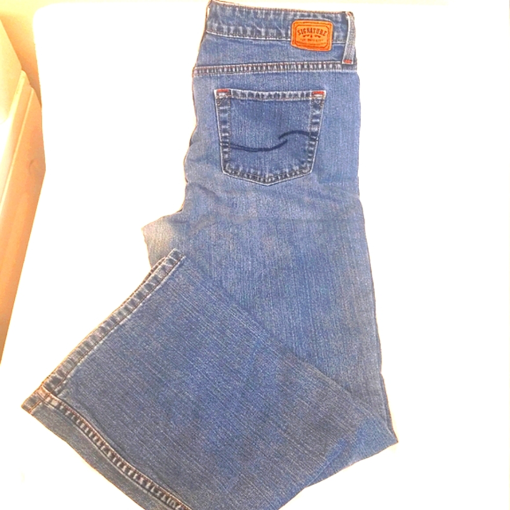 Levi's Signature Mid Rise Bootcut 14 Short